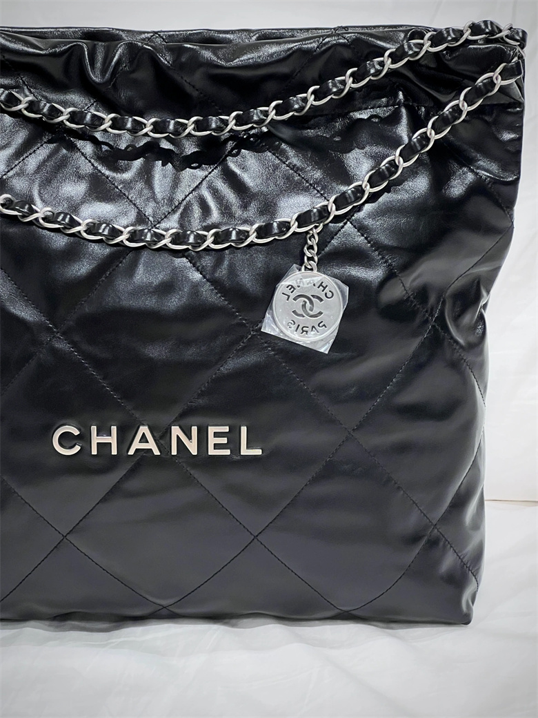 澳门买到Chanel 22bag 黑银真的yyds