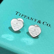 高仿饰品Tiffany&Co蒂芙尼LOVE系列银色光面爱心桃心耳钉